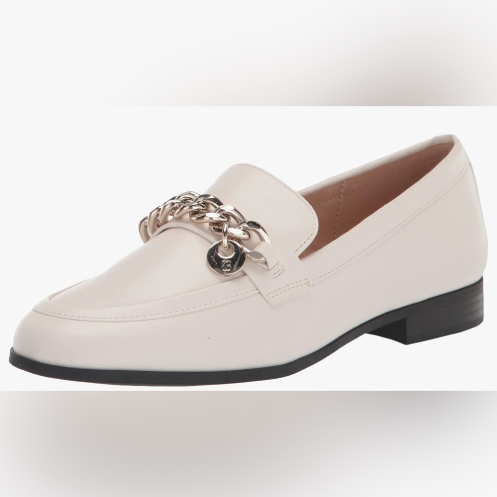 Women’s white Bandolino chain accent Lesper Loafers size 8